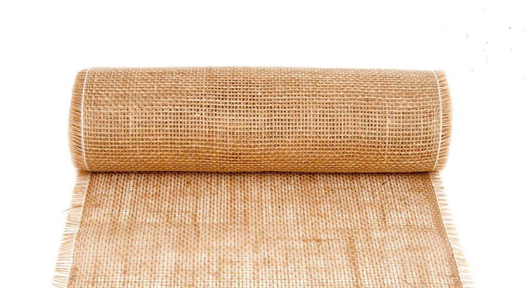 La tela yute, conocida también como tela costal o fique, es un material  versátil de aspecto rustico, grueso al tacto, biodegradable y d…